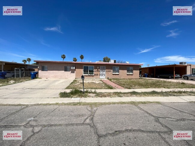Primary Photo - Tucson Blvd & Irvington Rd area - 4 Bedroo...
