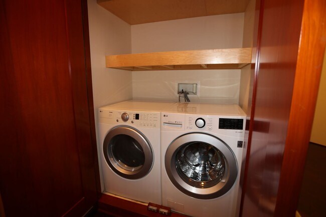 Building Photo - Loft at Waikiki - 2 Bdrm/2 Bath/2 Prkg - $4,500