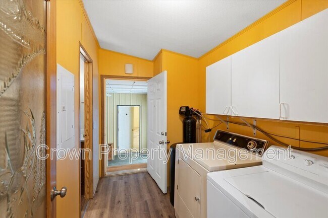 Building Photo - 2520 E Edgewood Dr