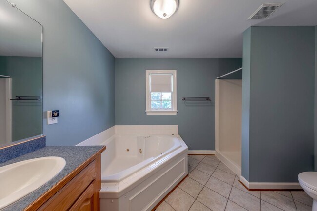 Building Photo - 2204 Palisade Ct