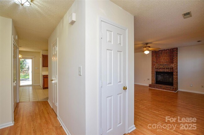 Building Photo - 3500 Rosedown Dr