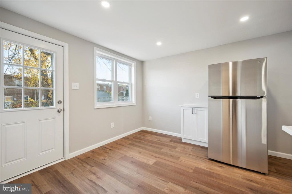 Building Photo - 137 E Laughead Ave