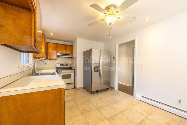 Building Photo - 32 Marshall St