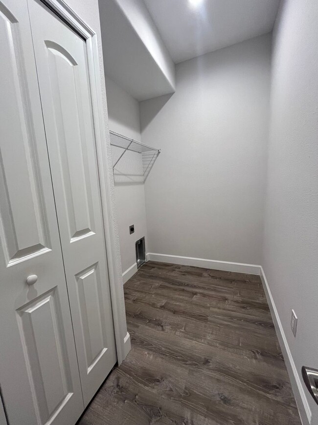 Building Photo - Newer Construction 3 Bedrooms 2 Baths!