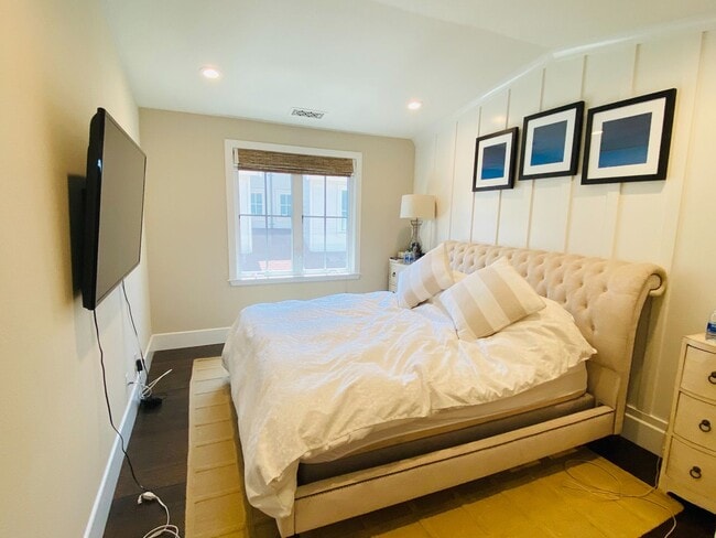 Building Photo - Modern 3 Bed 3 Bath Townhouse Near Downtown Campbell