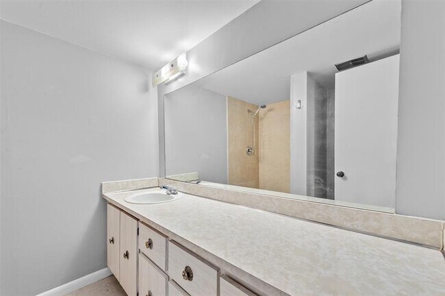 Building Photo - 7173 Orange Dr