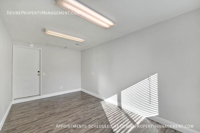 Building Photo - 9814 Hibiscus Ct