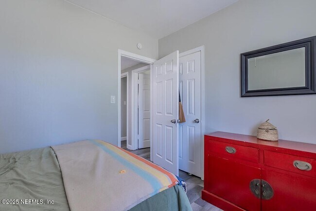 Building Photo - 1358 Hollyhock Cir