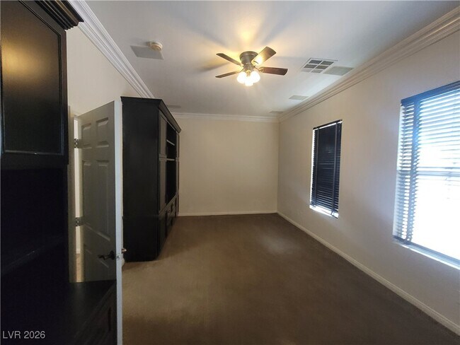 Building Photo - 9338 Wilderness Glen Ave