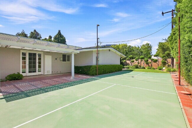 Building Photo - Coveted and Spacious Rossmoor 3-bed/2-bath Home with Expansive Entertainer’s Backyard