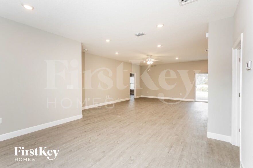 Building Photo - 135 Ferguson St