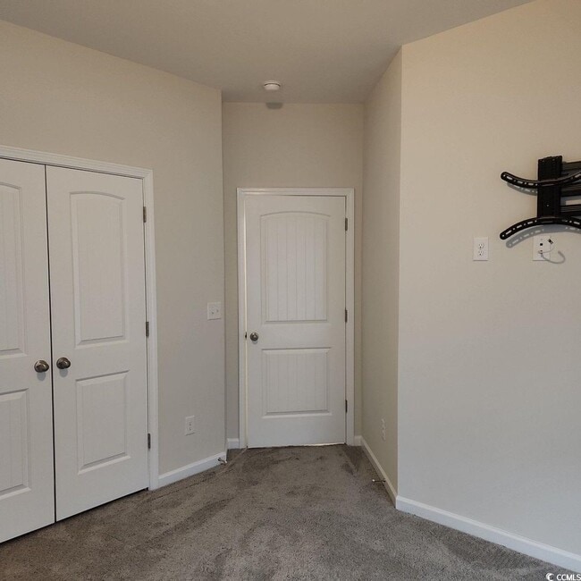 Building Photo - 497 Hillsborough Dr
