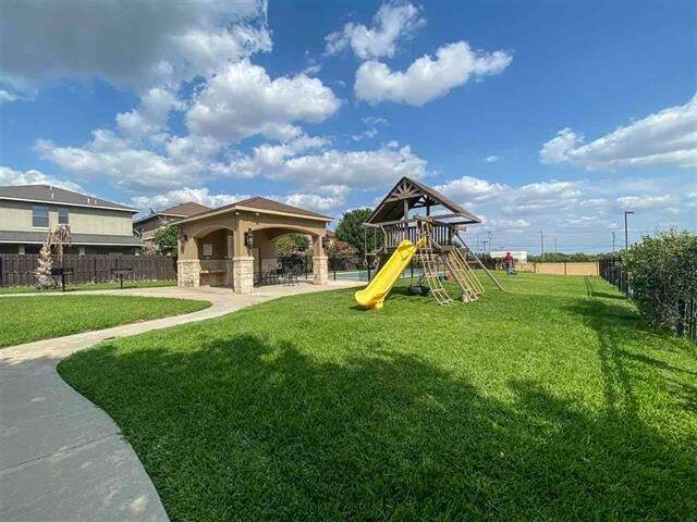 Building Photo - 9813 Sandhill Dr