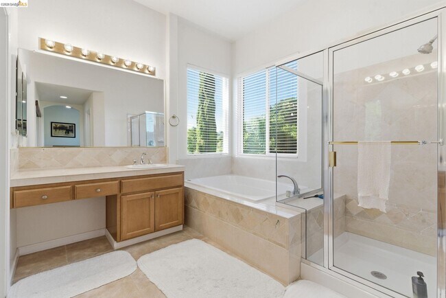 Building Photo - 257 Golf Links St