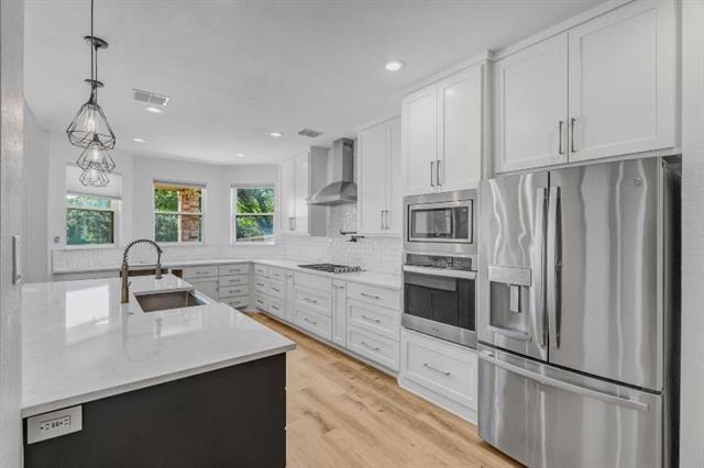 Building Photo - 3812 Lakeway Dr
