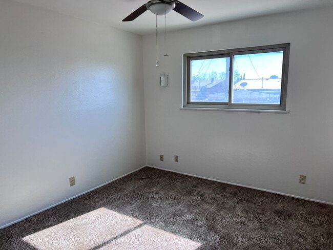 Building Photo - Nice Nob Hill Location with 3 Bedrooms