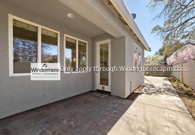 Building Photo - Welcome to The Rivers! Fabulous Floor Plan...
