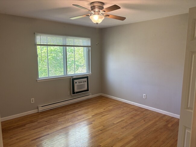 Building Photo - 183 Kennedy Dr