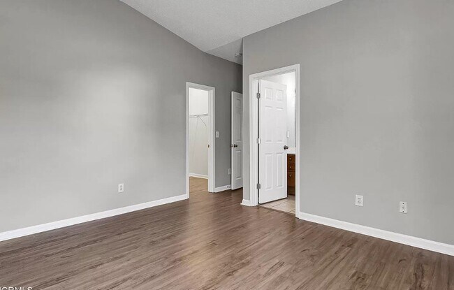 Building Photo - *** Promotion -- Sign lease by January 1 and receive $1000 off first months rent!!  Renovated hom...