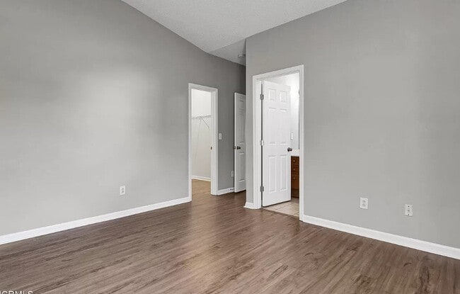 Building Photo - *** Promotion -- Start lease by January 1 and receive $500 off first months rent!!  Renovated hom...