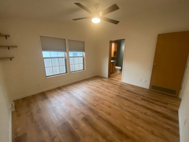 Building Photo - 1027 Falls Creek Dr