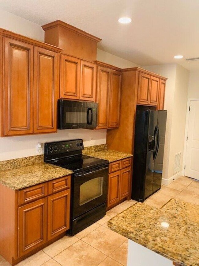 Building Photo - Gated Community of La Fortuna in Kissimmee