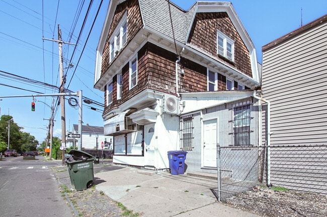 Building Photo - 100 Bishop Ave