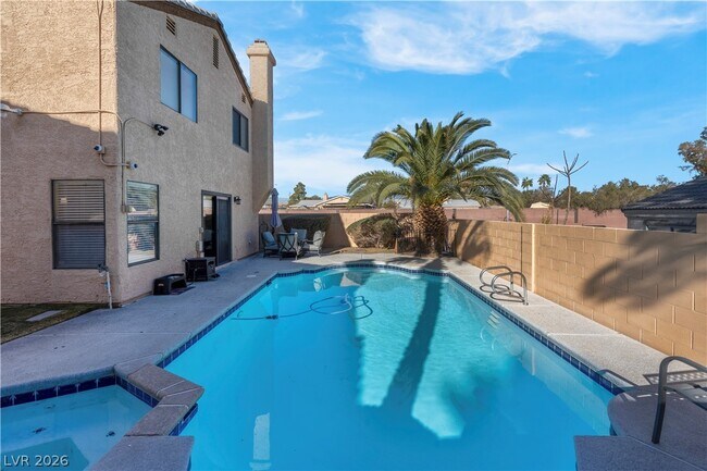 Building Photo - 3949 N Rhine Way