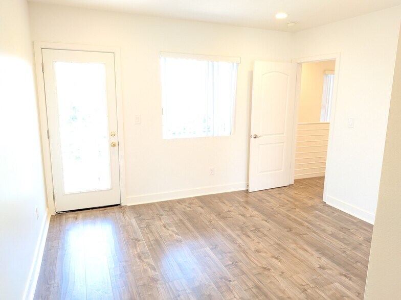 Building Photo - 2614 Chariton St