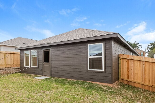 Building Photo - 621 Craven St