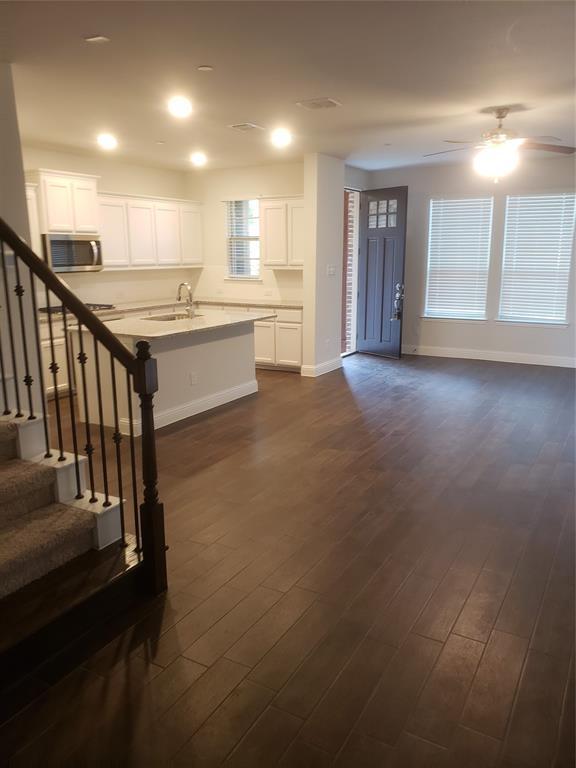 Building Photo - 6852 Meadow Crest Dr