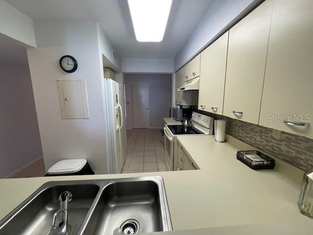 Building Photo - 5701 Bahia Del Mar Cir N