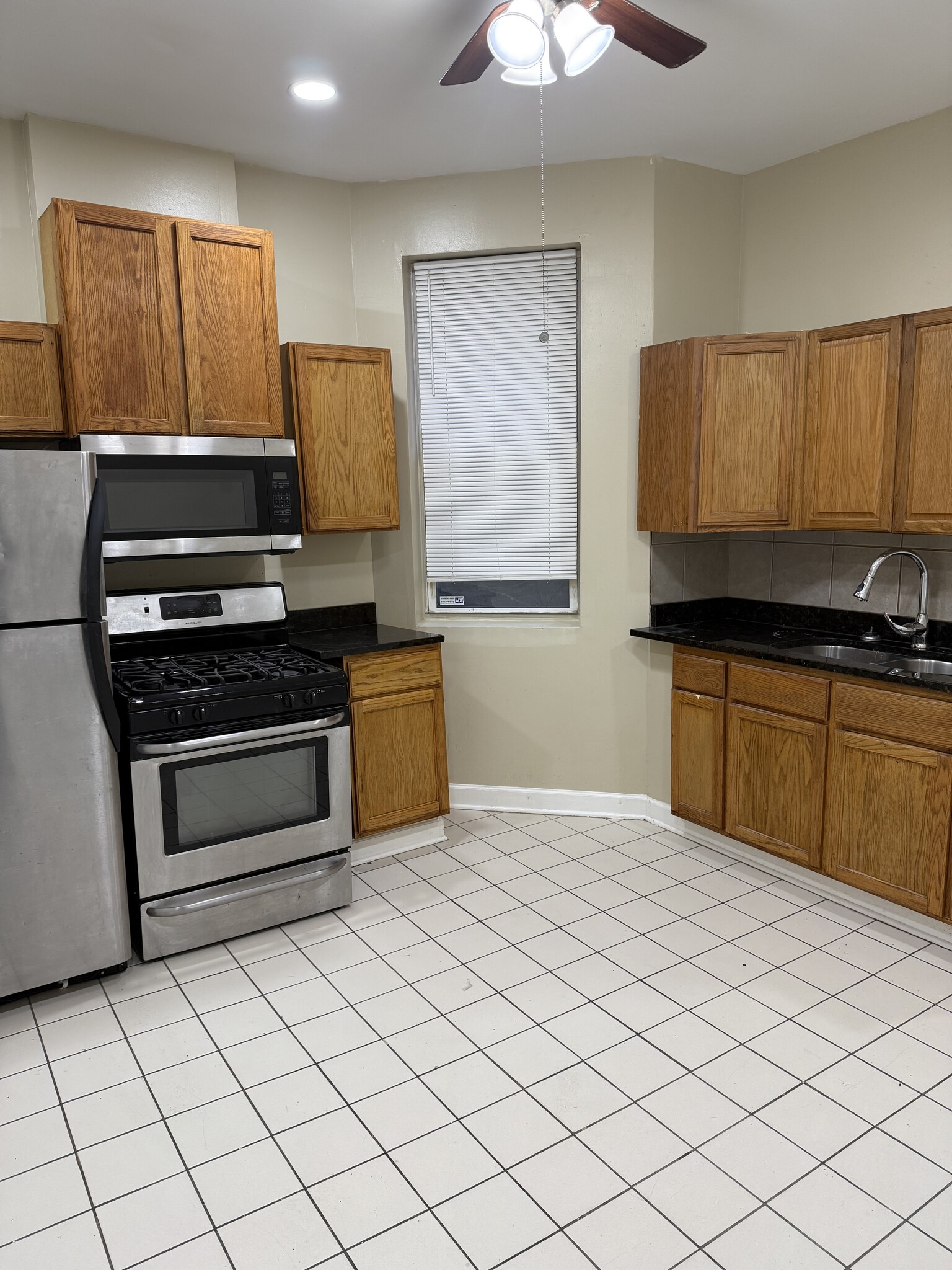 Building Photo - 5522 S Loomis Blvd