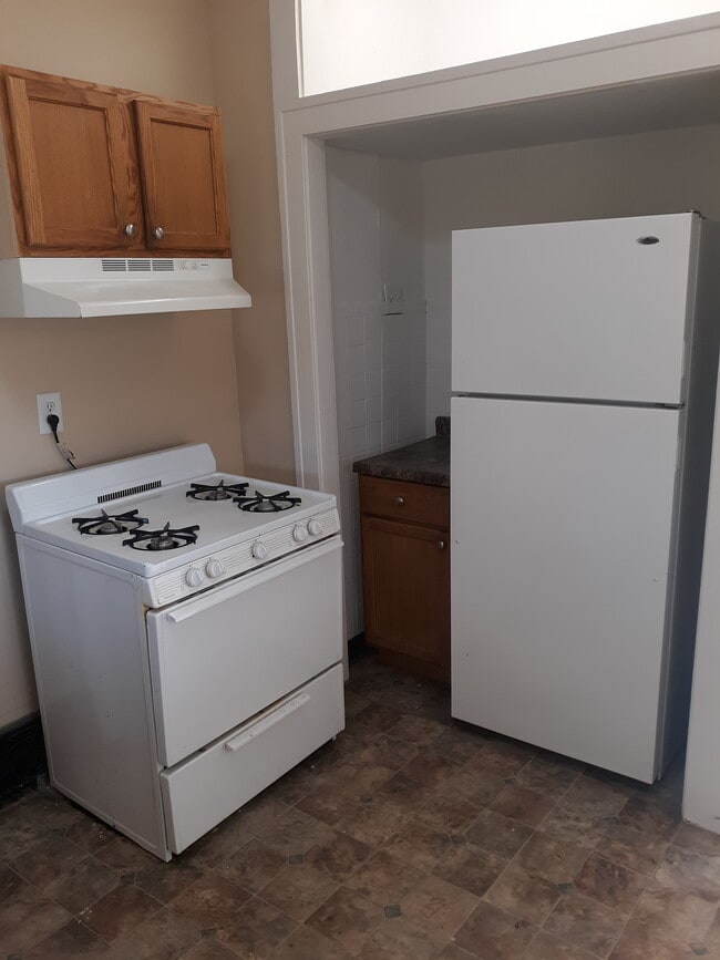 Building Photo - 2305 Broadway