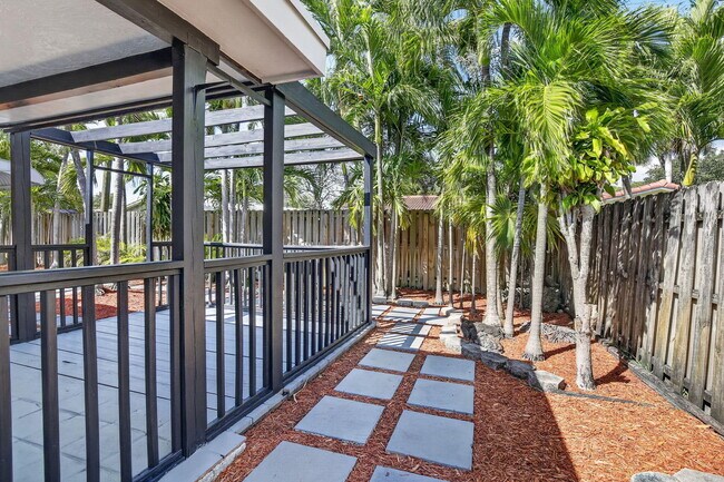 Building Photo - 5731 NE 17th Terrace