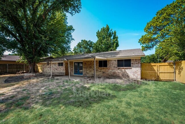 Building Photo - 2207 Spanish Trail