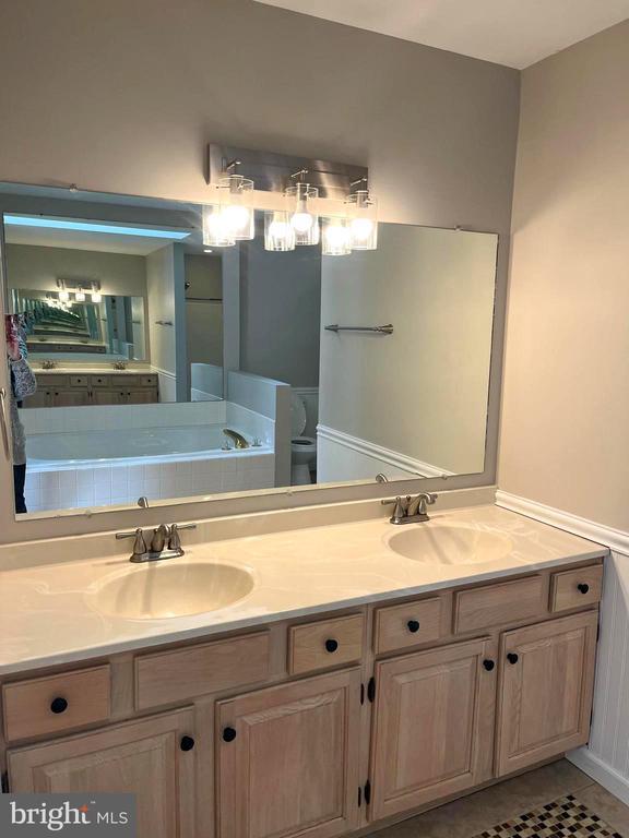 Building Photo - 4195 Nantucket Dr