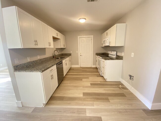 Building Photo - Charming 4-bedroom, 2-bathroom home in Fort Worth, TX!