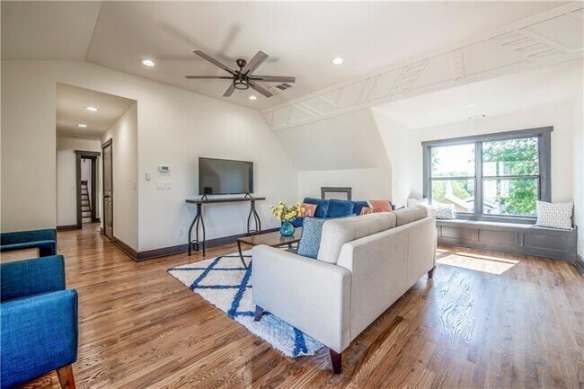 Building Photo - 767 Terry St SE