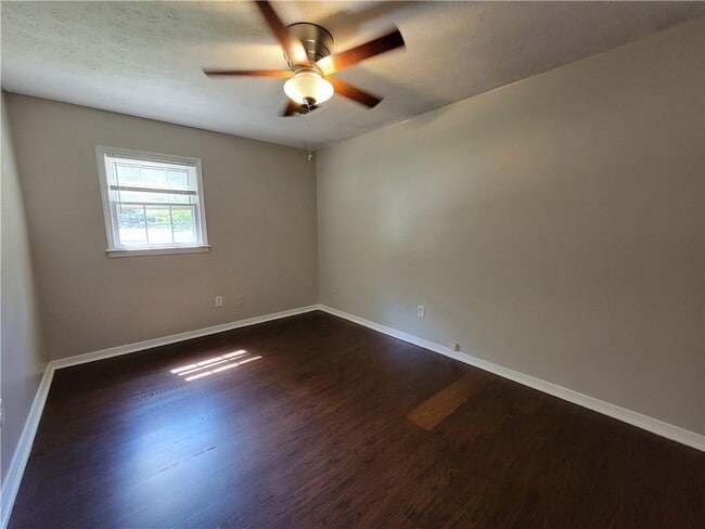 Building Photo - 2506 Windmere Dr NW