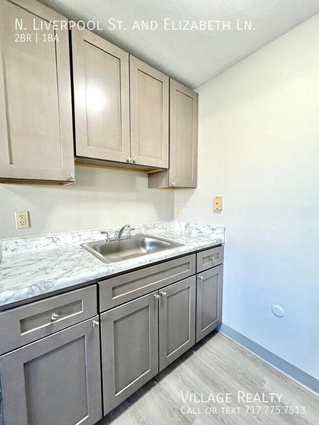 Building Photo - 75 N Liverpool St