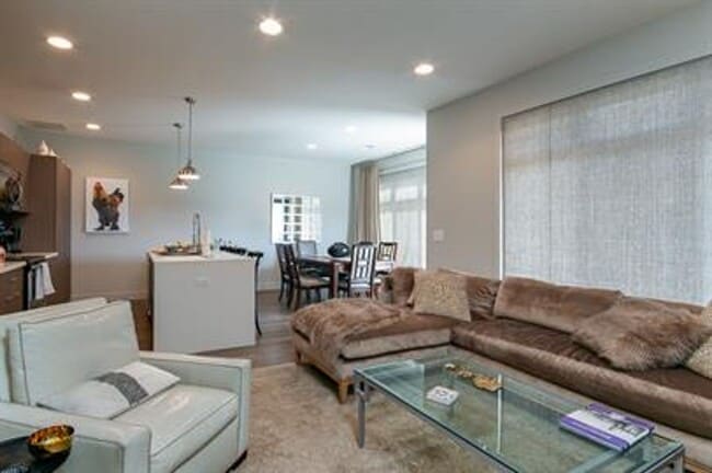 Building Photo - West Side Manhattan Townhome Available July 1!