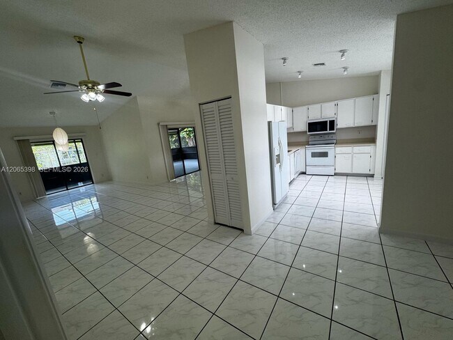 Building Photo - 8848 NW 76th Ct