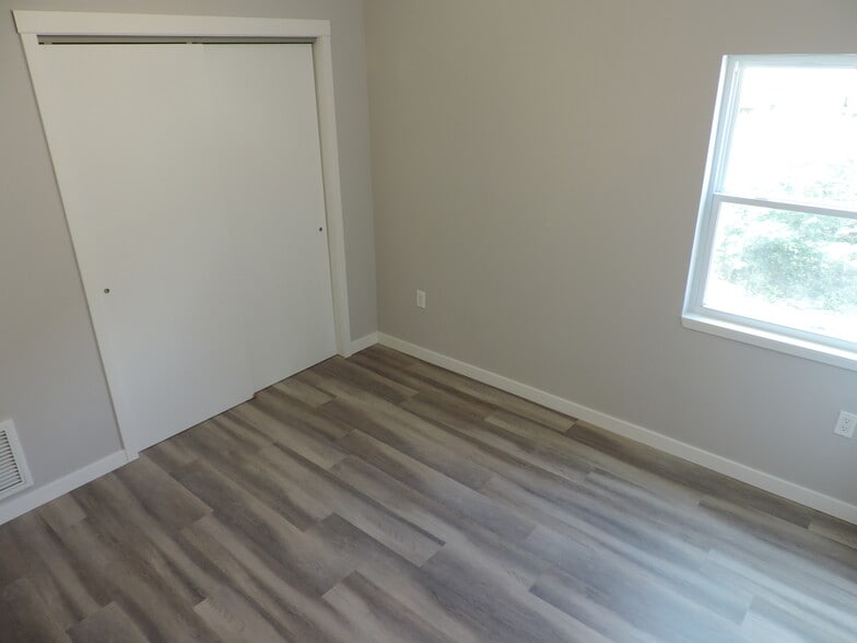 Building Photo - 2704 E Washington St