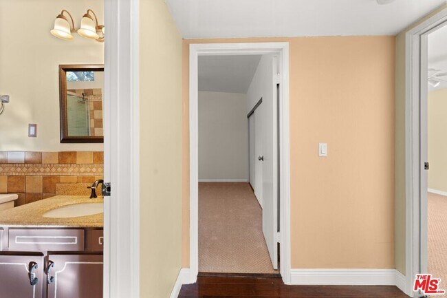 Building Photo - 2160 Lake Shore Ave