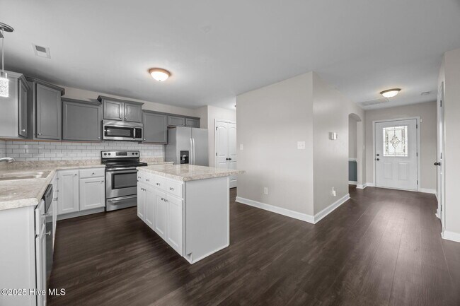 Building Photo - 100 Shallow Ct