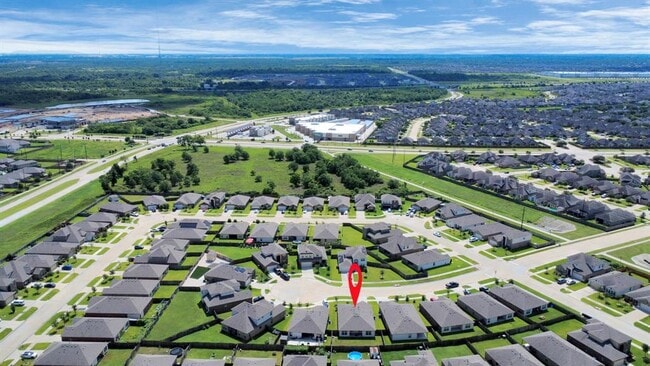 Building Photo - 2214 Welborn Dr