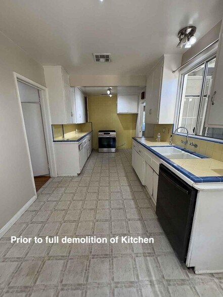 Building Photo - 4816 Sunnyside Dr