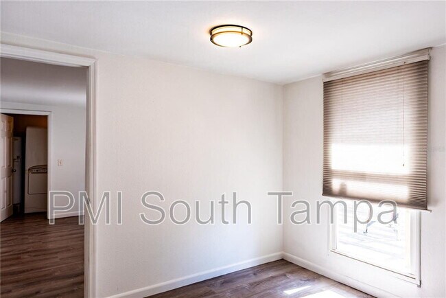 Building Photo - 3402 W Van Buren Dr