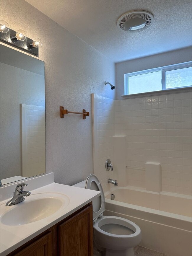 Building Photo - North Natomas- 3 Bed 2.5 bath 2 Car Corner home